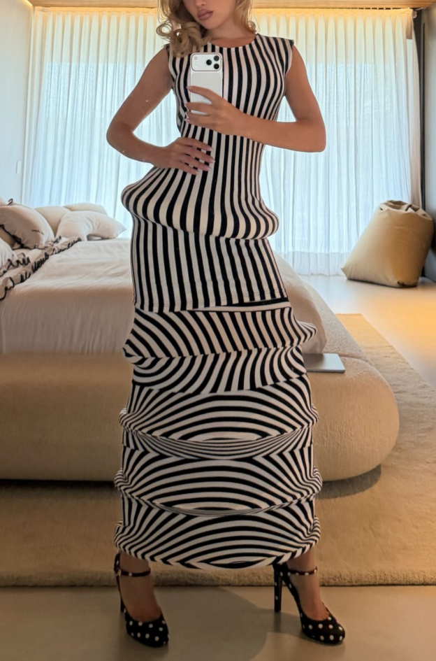 Black and white striped stretch round neck dress（dress）