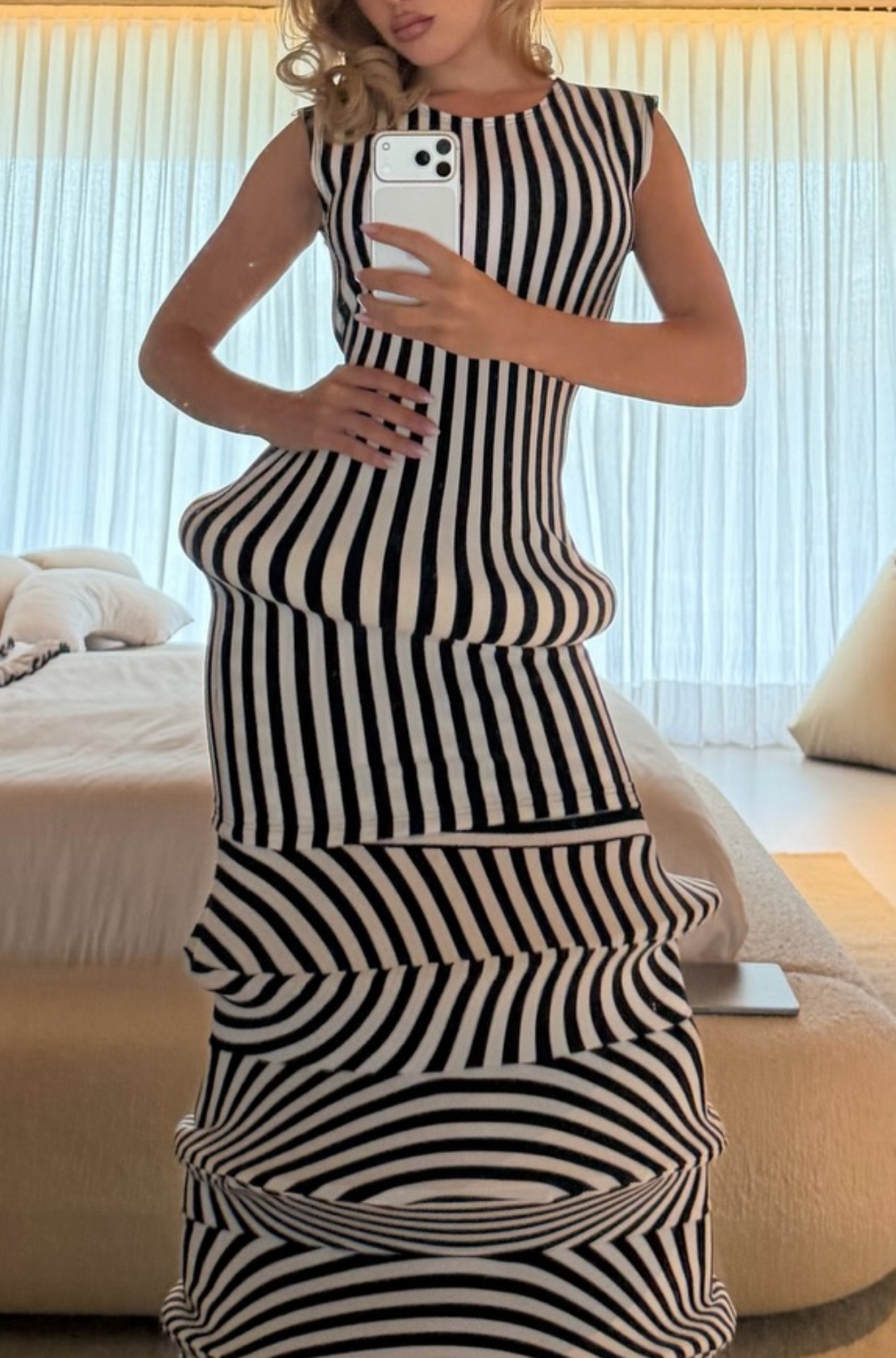 Black and white striped stretch round neck dress（dress）