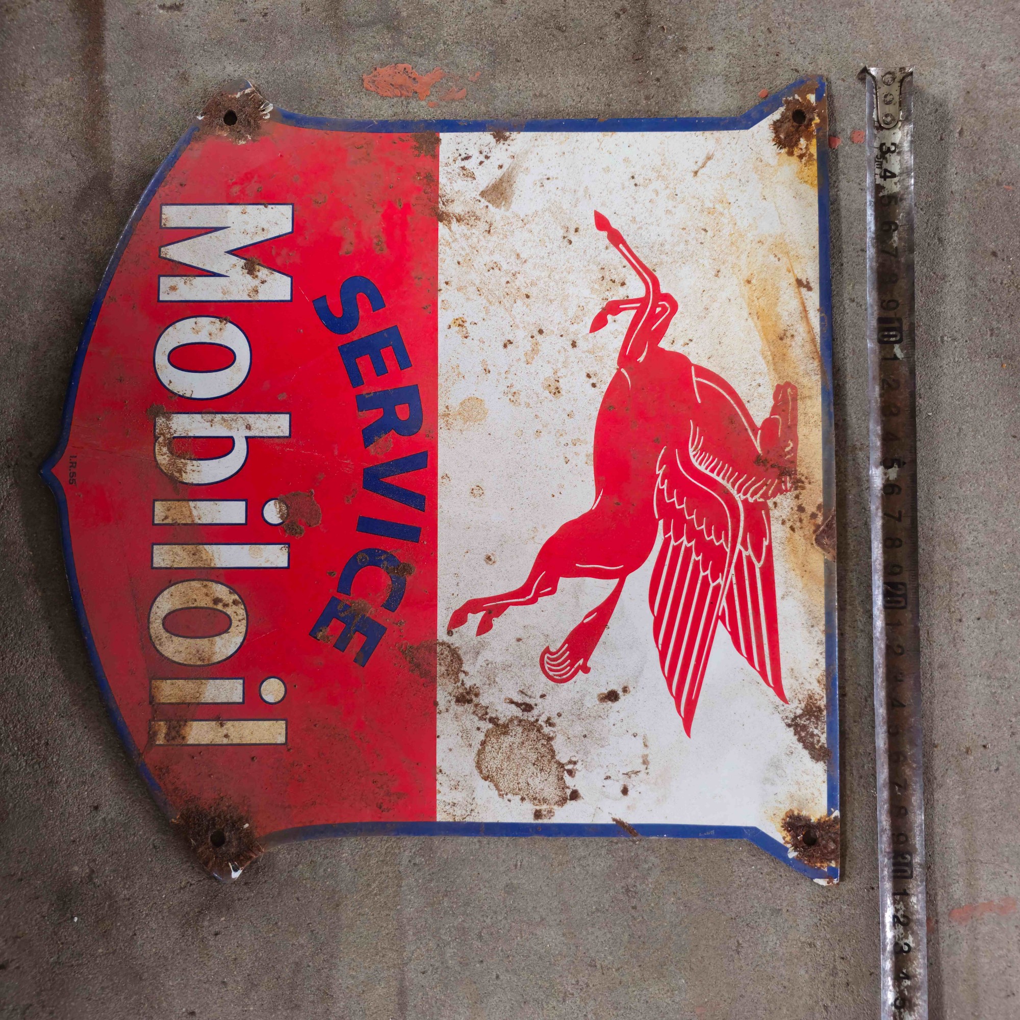 DIE CUT SERVICE MOBILOIL PEGASUS RED PORCELAIN SIGN