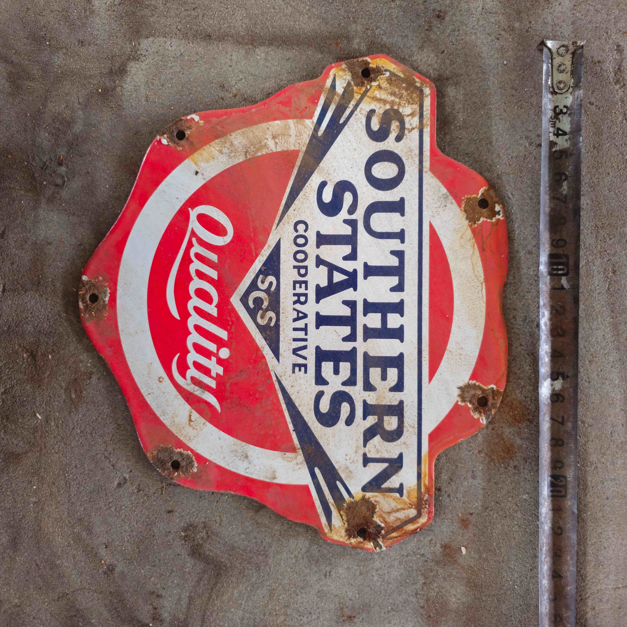 DIE CUT SOUTHERN STATES SCS QUALITY GAS OIL PORCELAIN SIGN