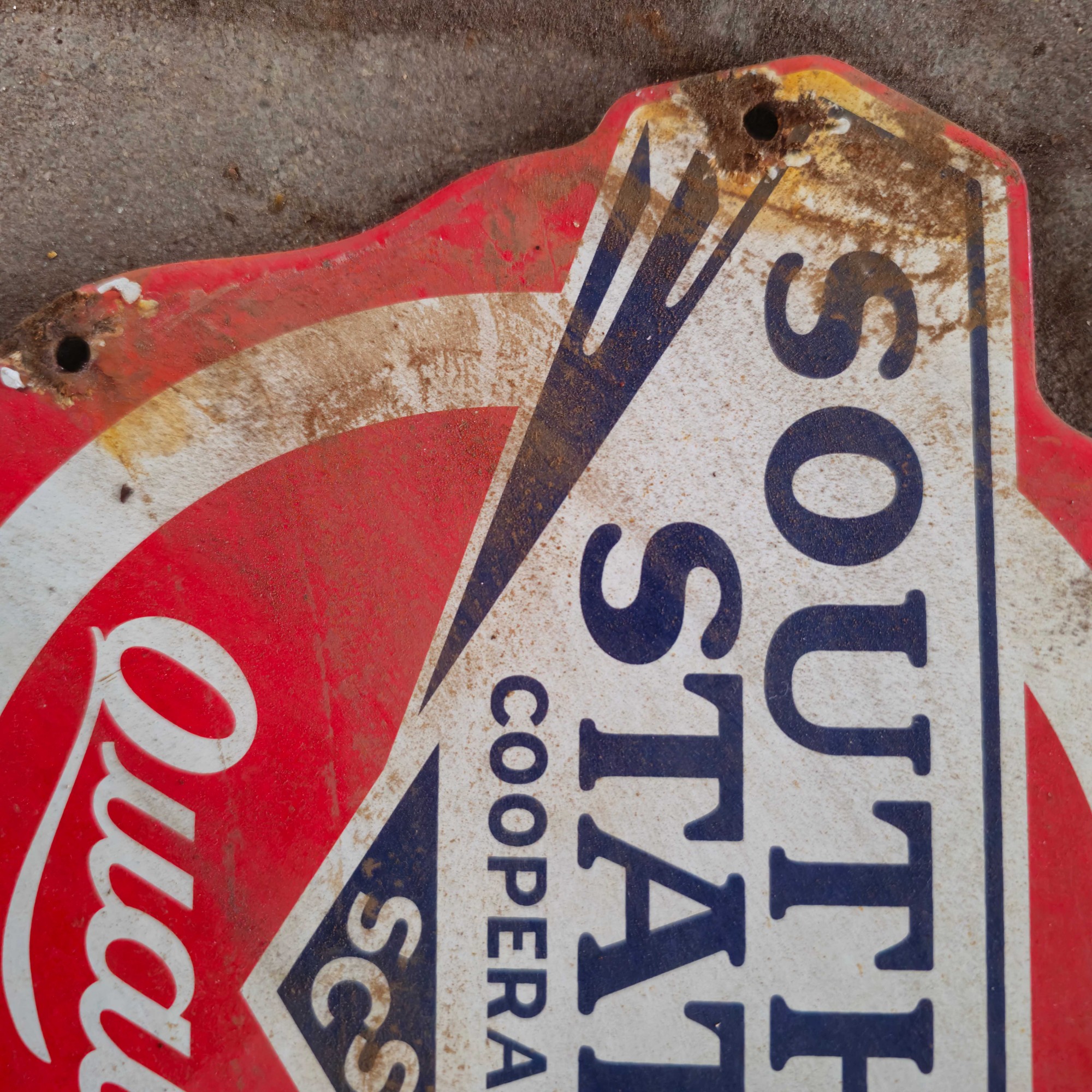 DIE CUT SOUTHERN STATES SCS QUALITY GAS OIL PORCELAIN SIGN