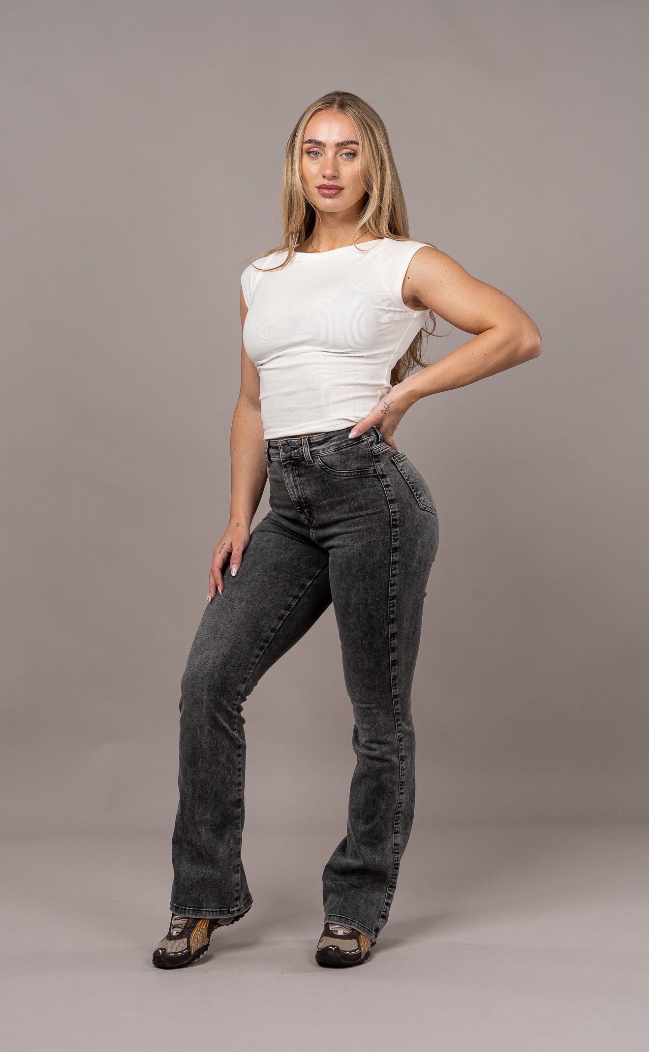 Womens Flared Fitjeans - Heavy Washed Black