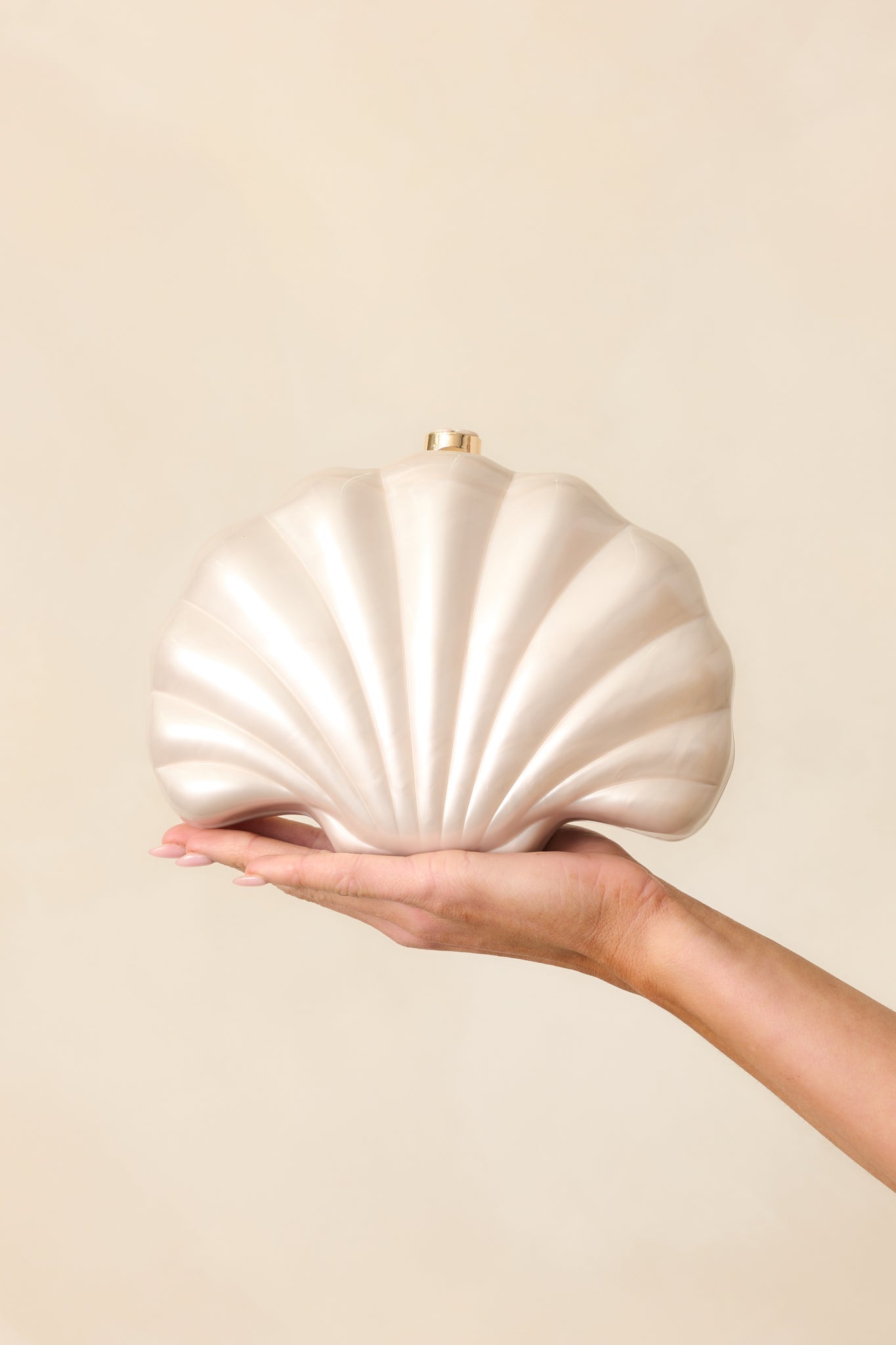 Making Tidal Waves Ivory Pearlescent Seashell Crossbody Bag - MismiDaily - Accessories