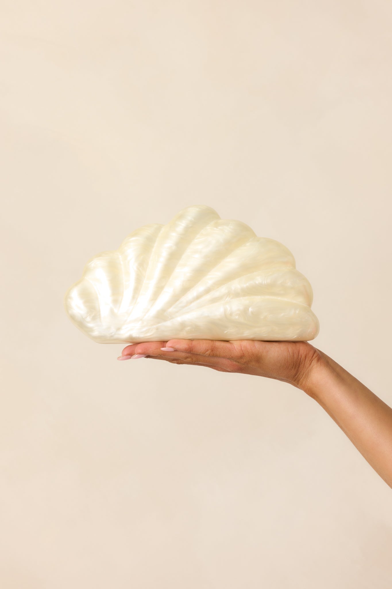 Pearl Tide Ivory Pearlescent Seashell Clutch - MismiDaily - Accessories