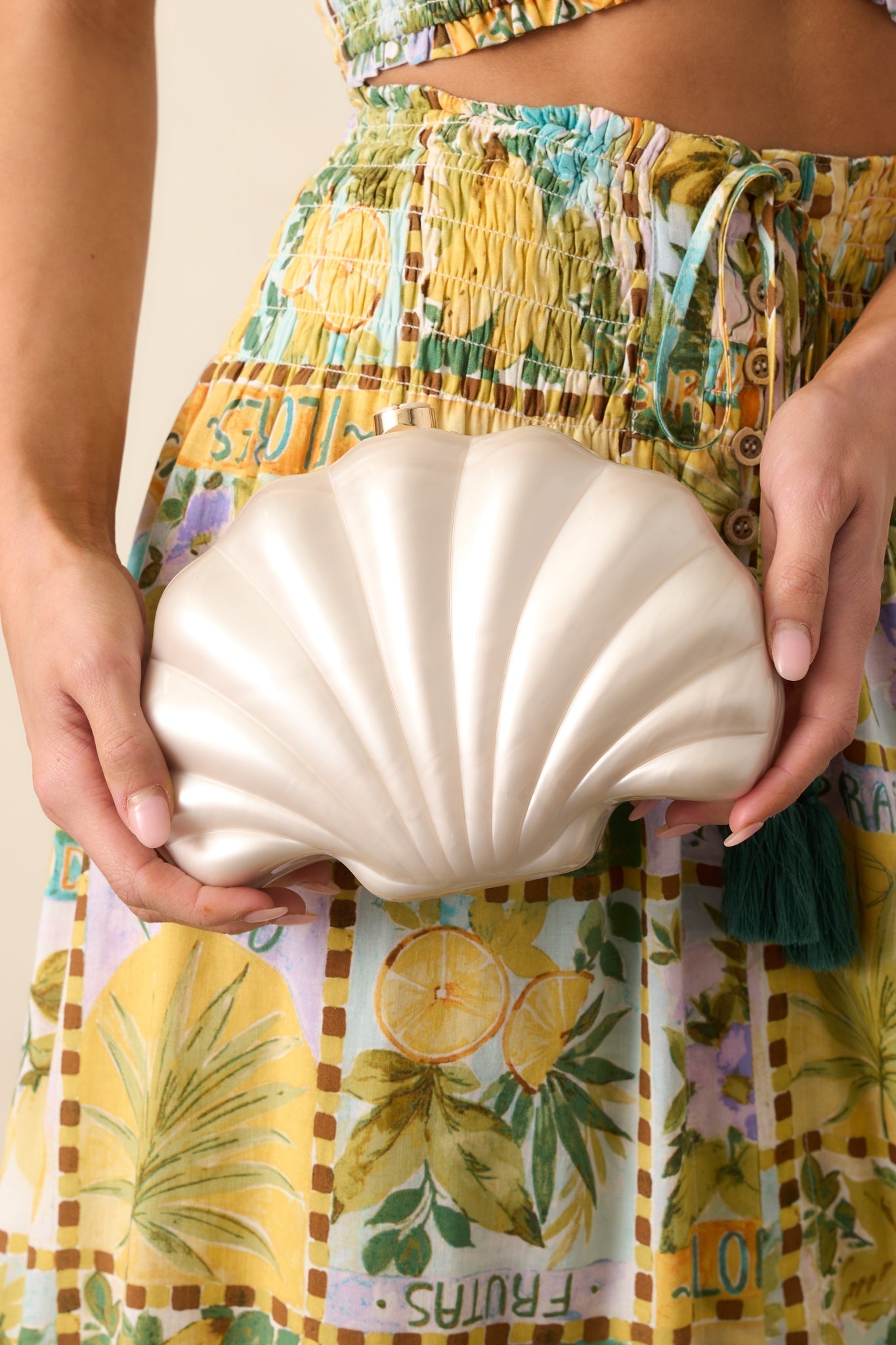 Making Tidal Waves Ivory Pearlescent Seashell Crossbody Bag - MismiDaily - Accessories