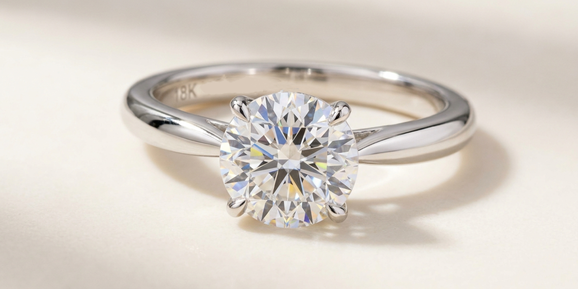 Round lab grown diamond in 18k gold