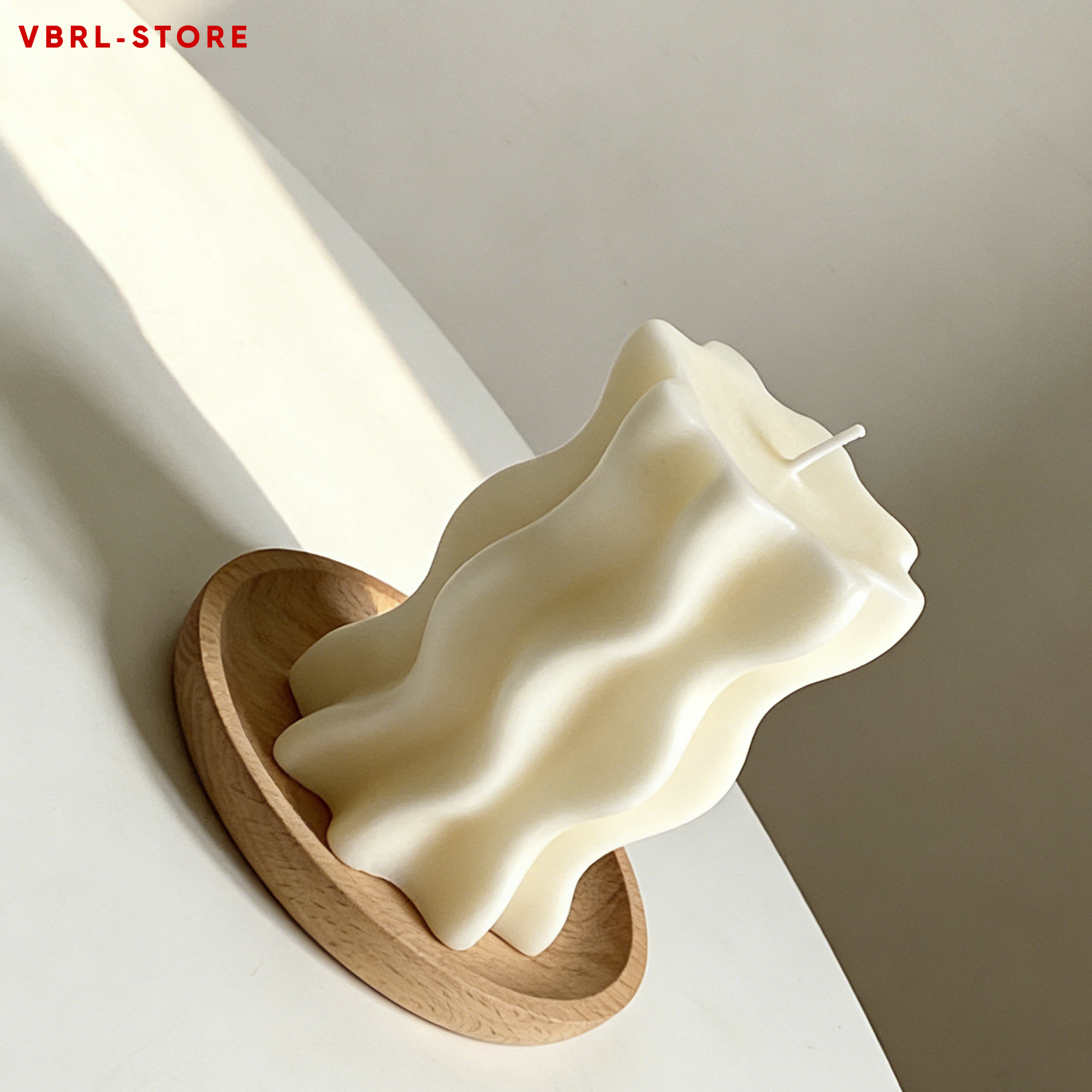 Wave-patterned scented candle