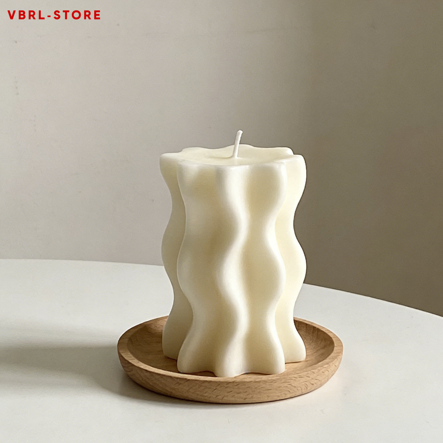 Wave-patterned scented candle