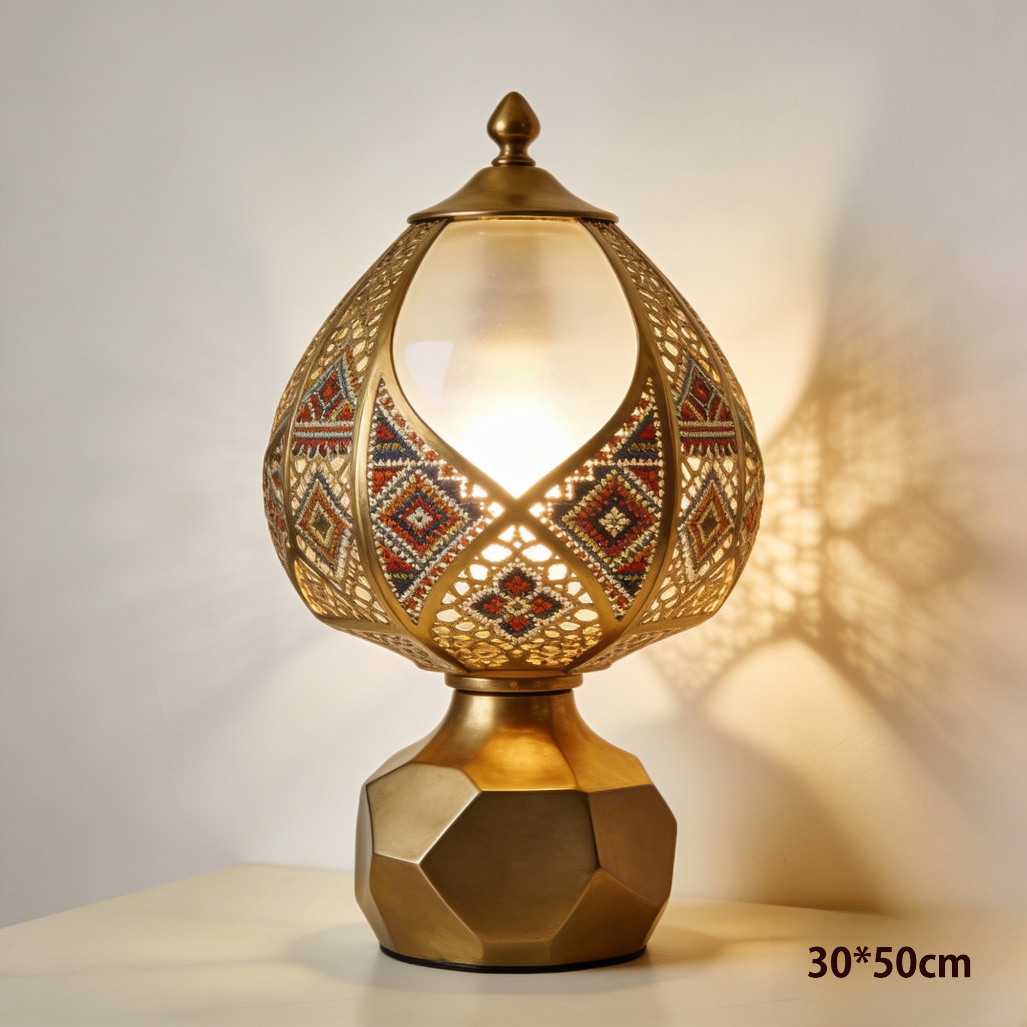 Lampka nocna LED z eleganckim kloszem