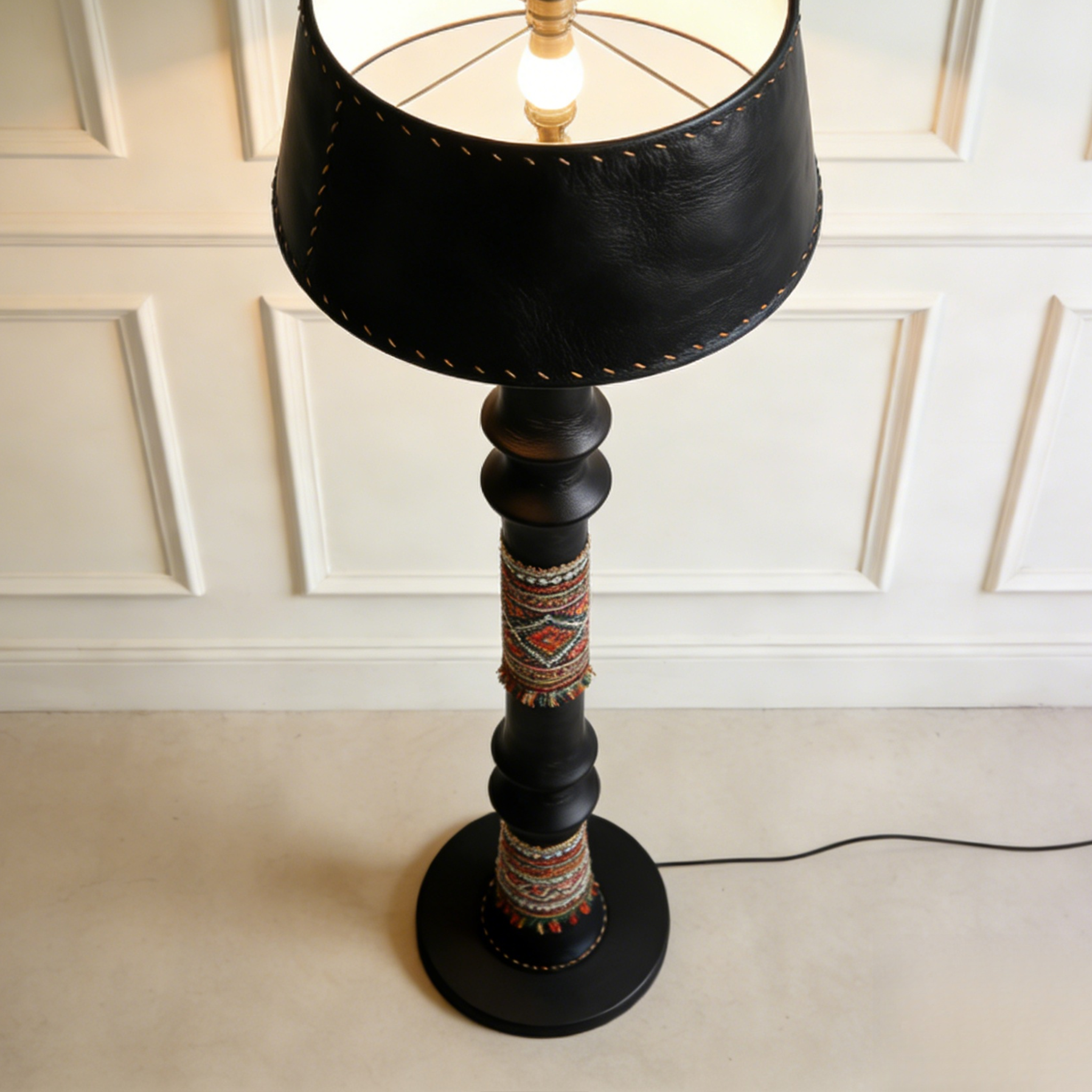 Designerska lampa podłogowa do salonu