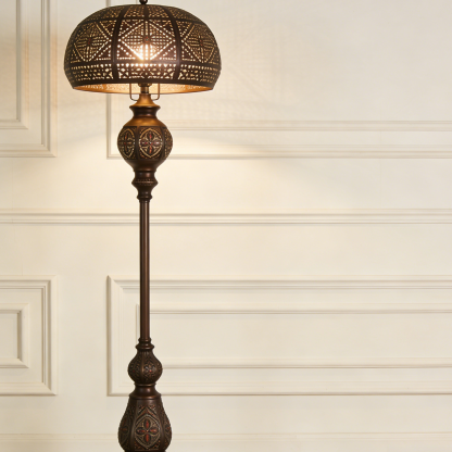 Designerska lampa podłogowa z motywem ażurowym