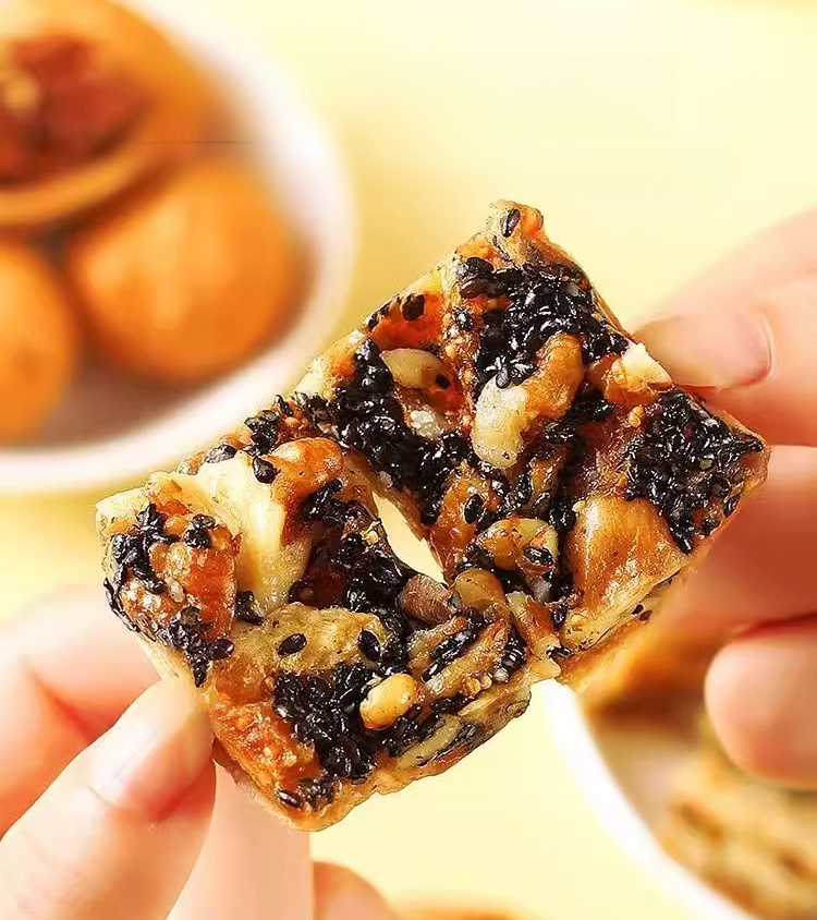 Figa z czarnym sezamem i orzechami włoskimi.