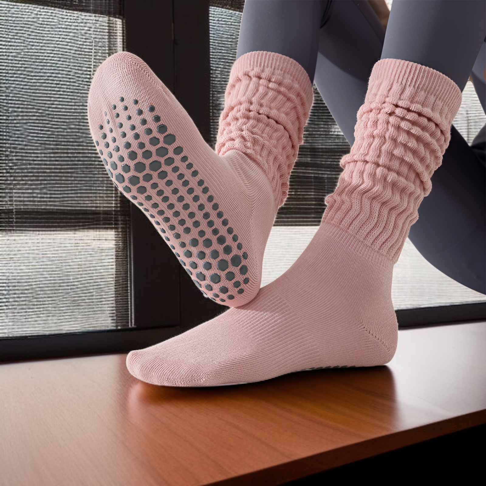 Pończochy z opadającym dekoltem