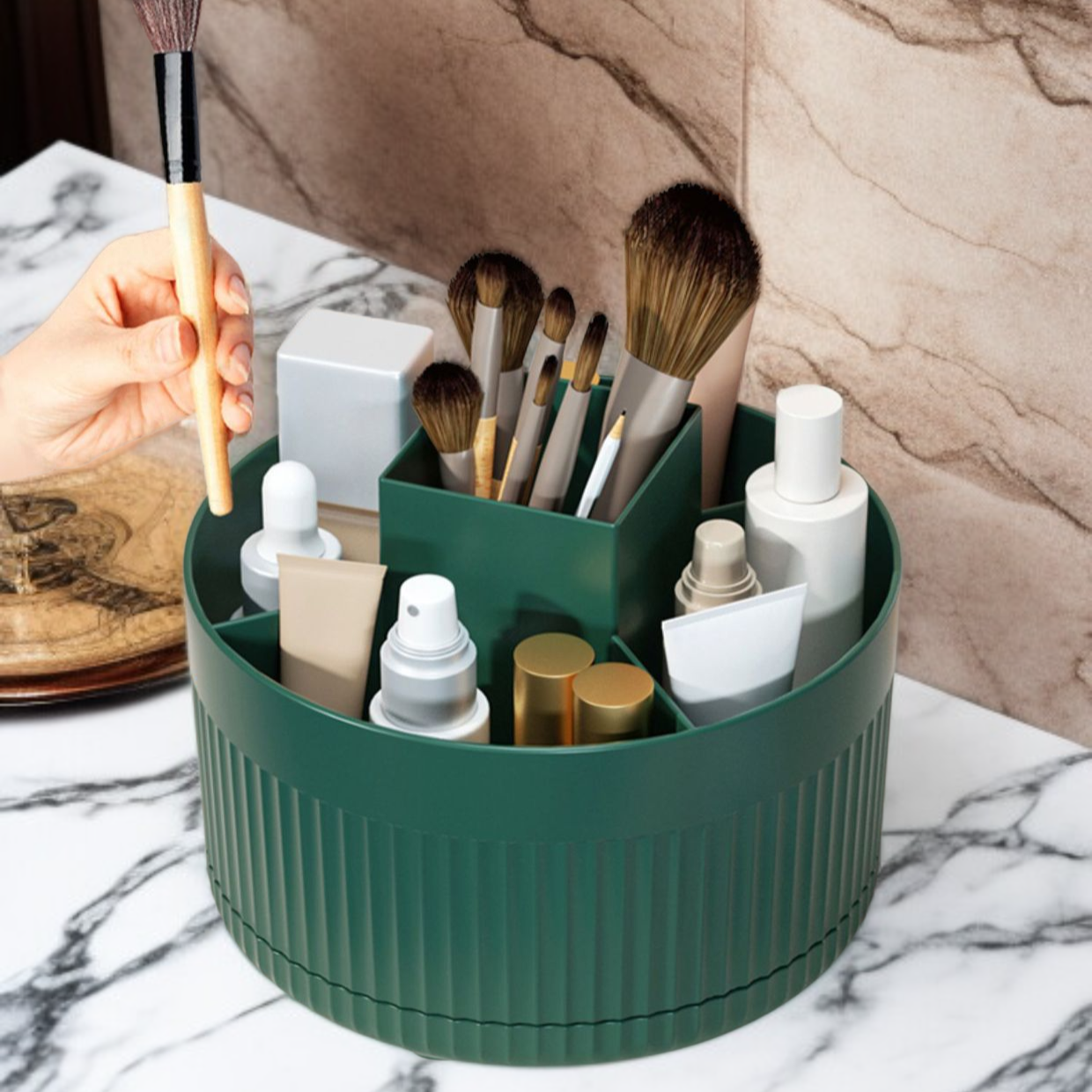 Estetyczny pojemnik na akcesoria kosmetyczne