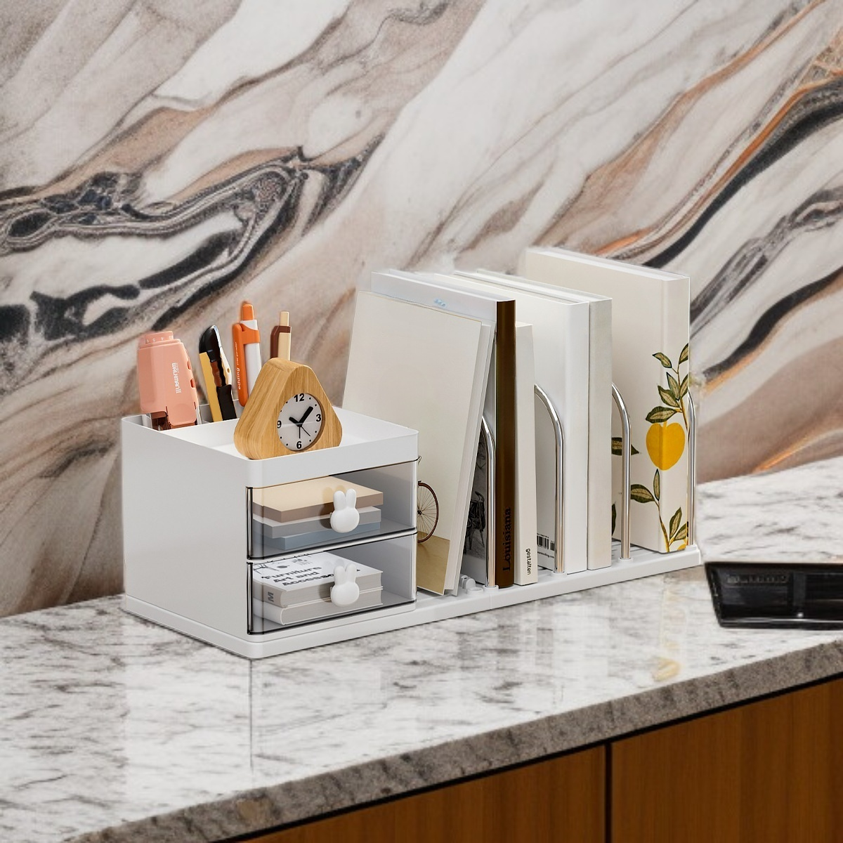 Podstawka pod książki na biurku ucznia