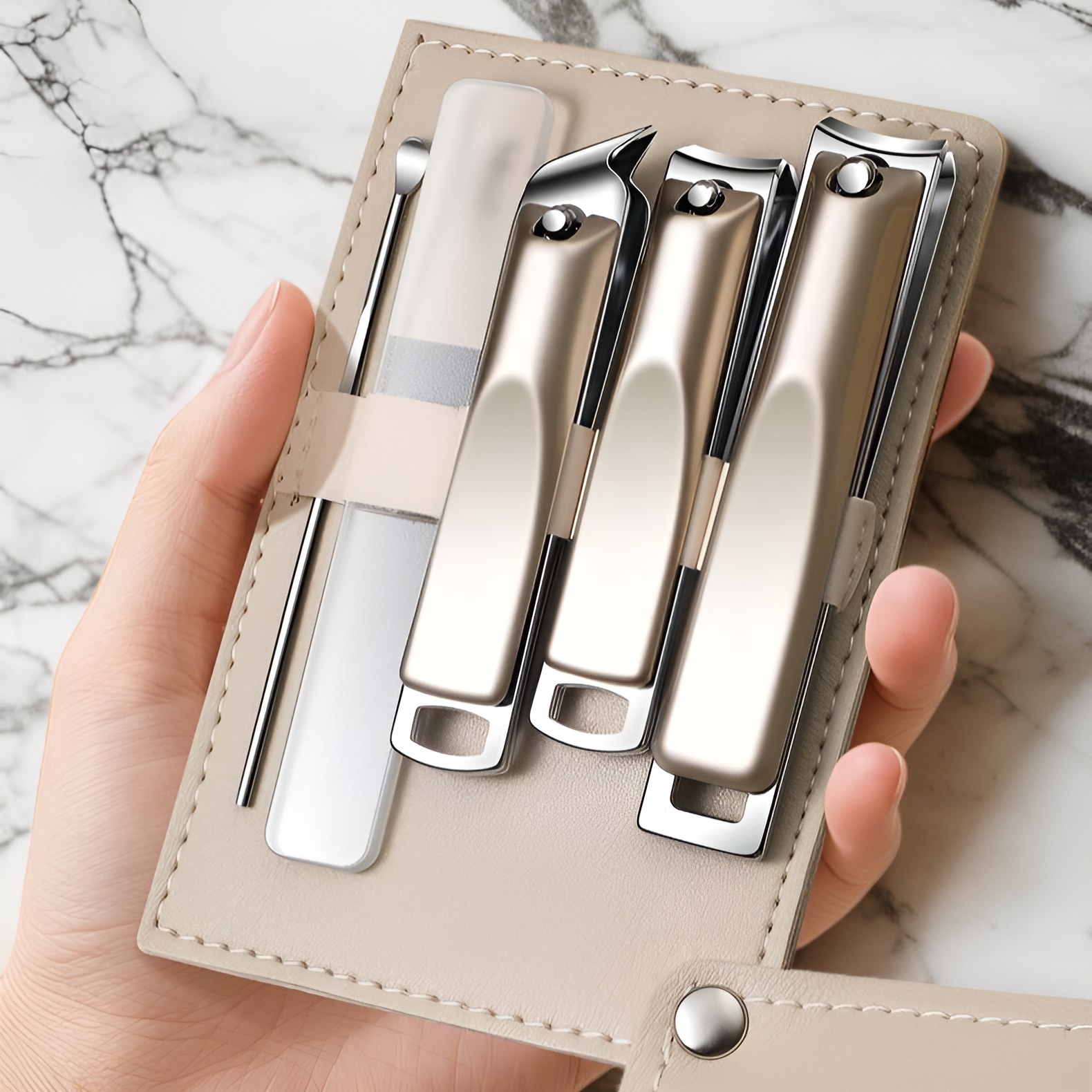 Zestaw obcinaczy do paznokci w eleganckim etui