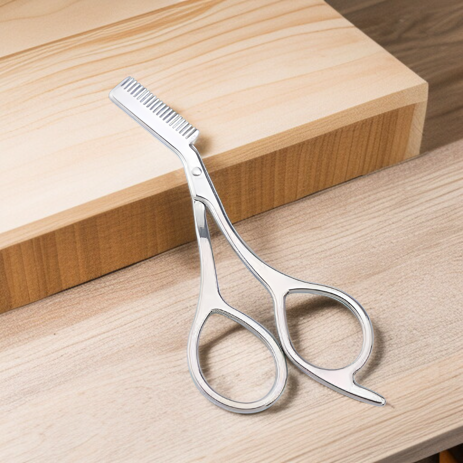 Odporne na zarysowania nożyczki do brwi