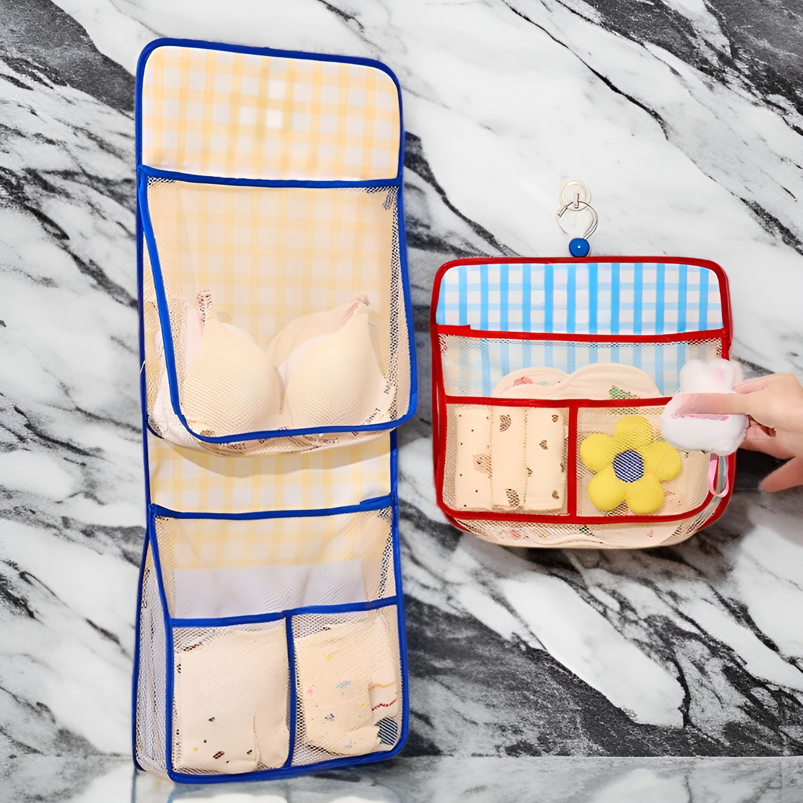 Praktyczna torba wisząca na bieliznę