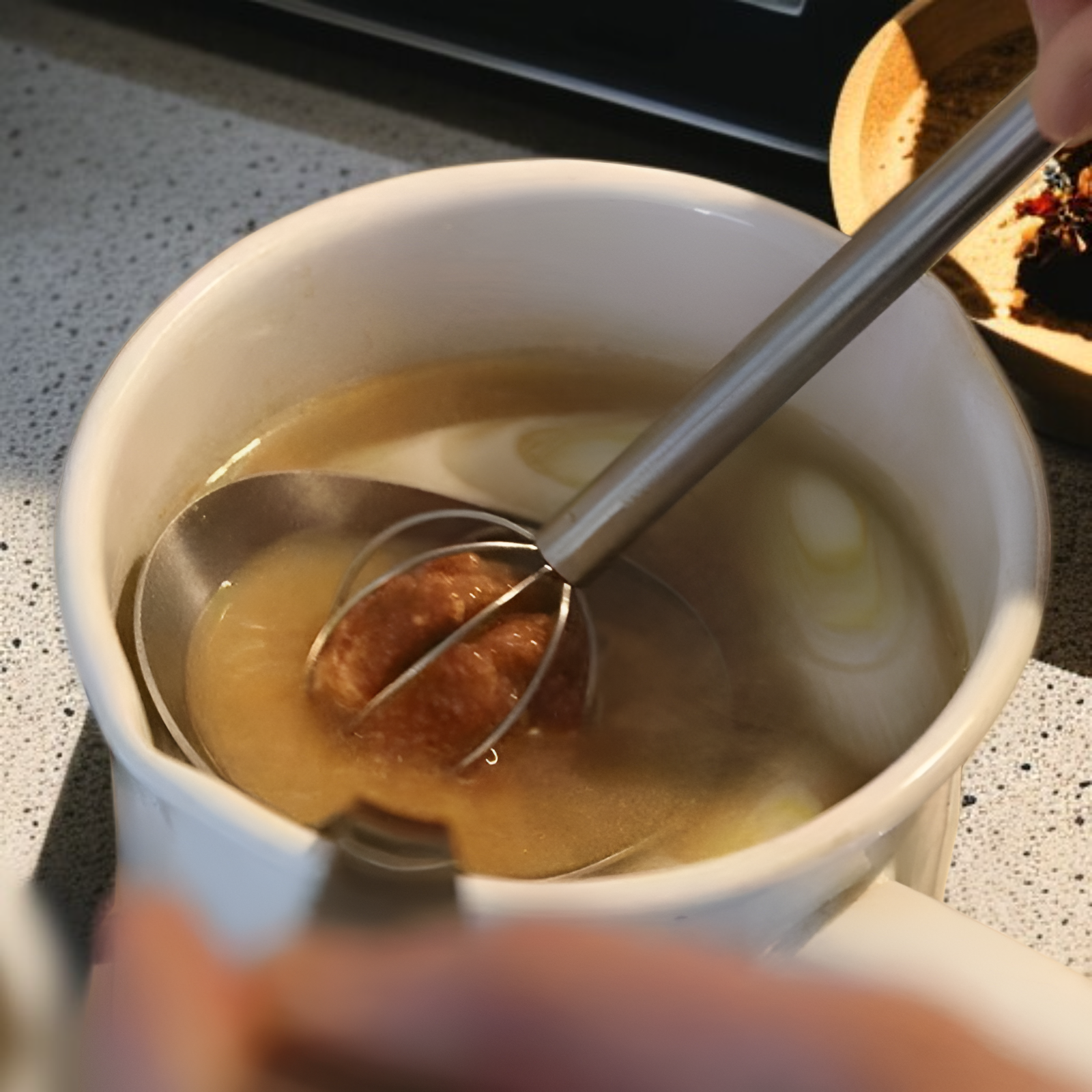 Praktyczna miszarka do jaj odporna na rdzę