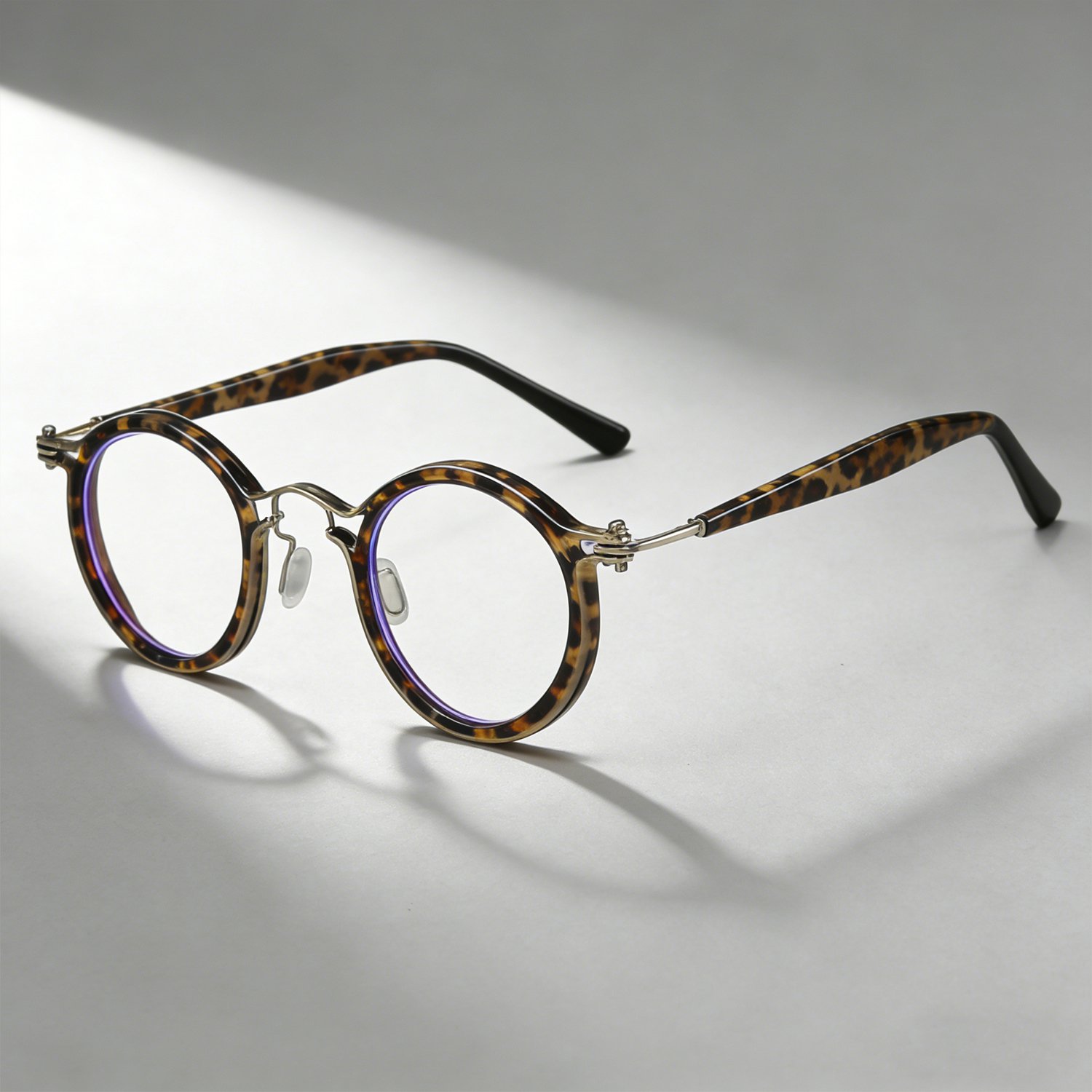 Fashionable myopia glasses with classic round frames