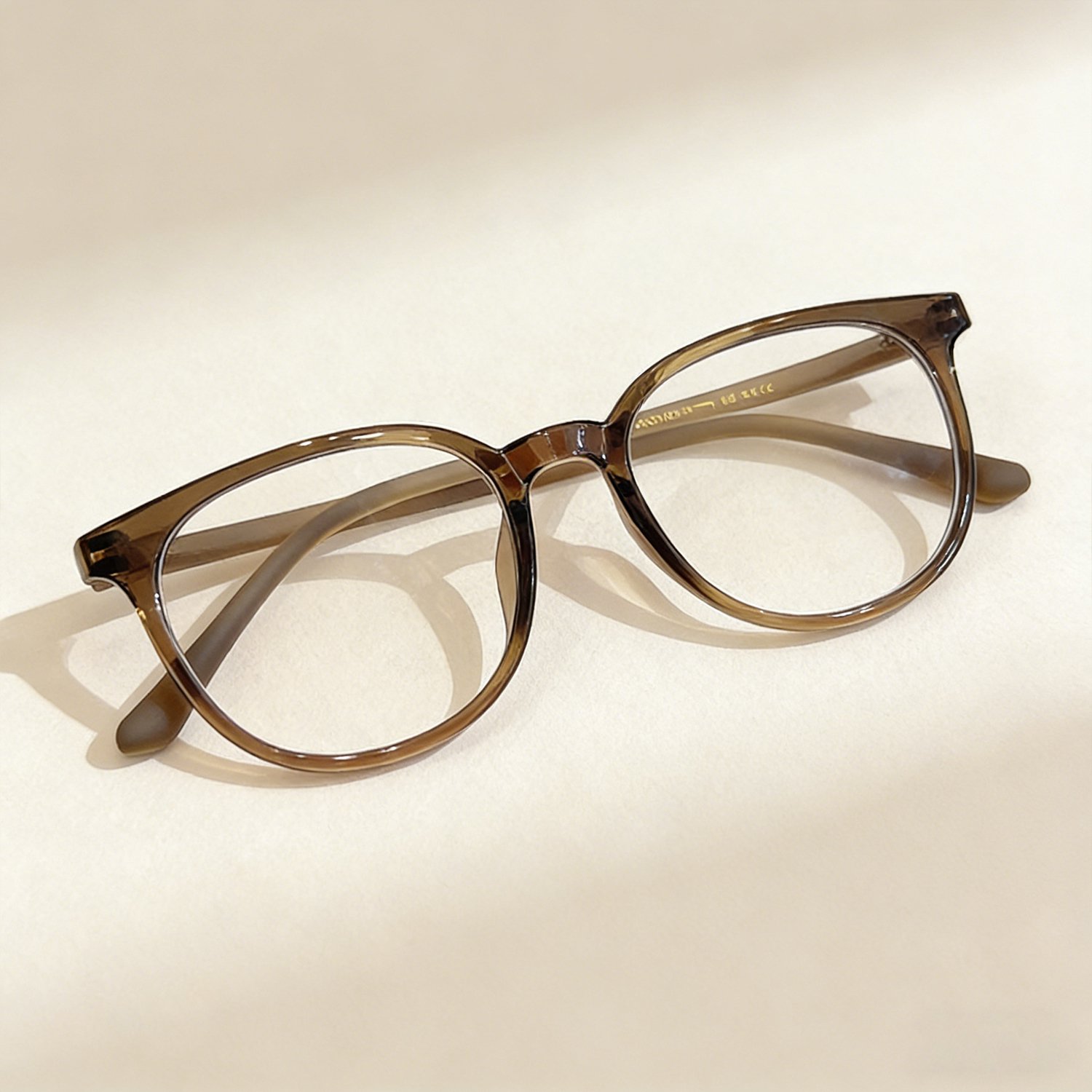 Side profile of thin box myopia glasses