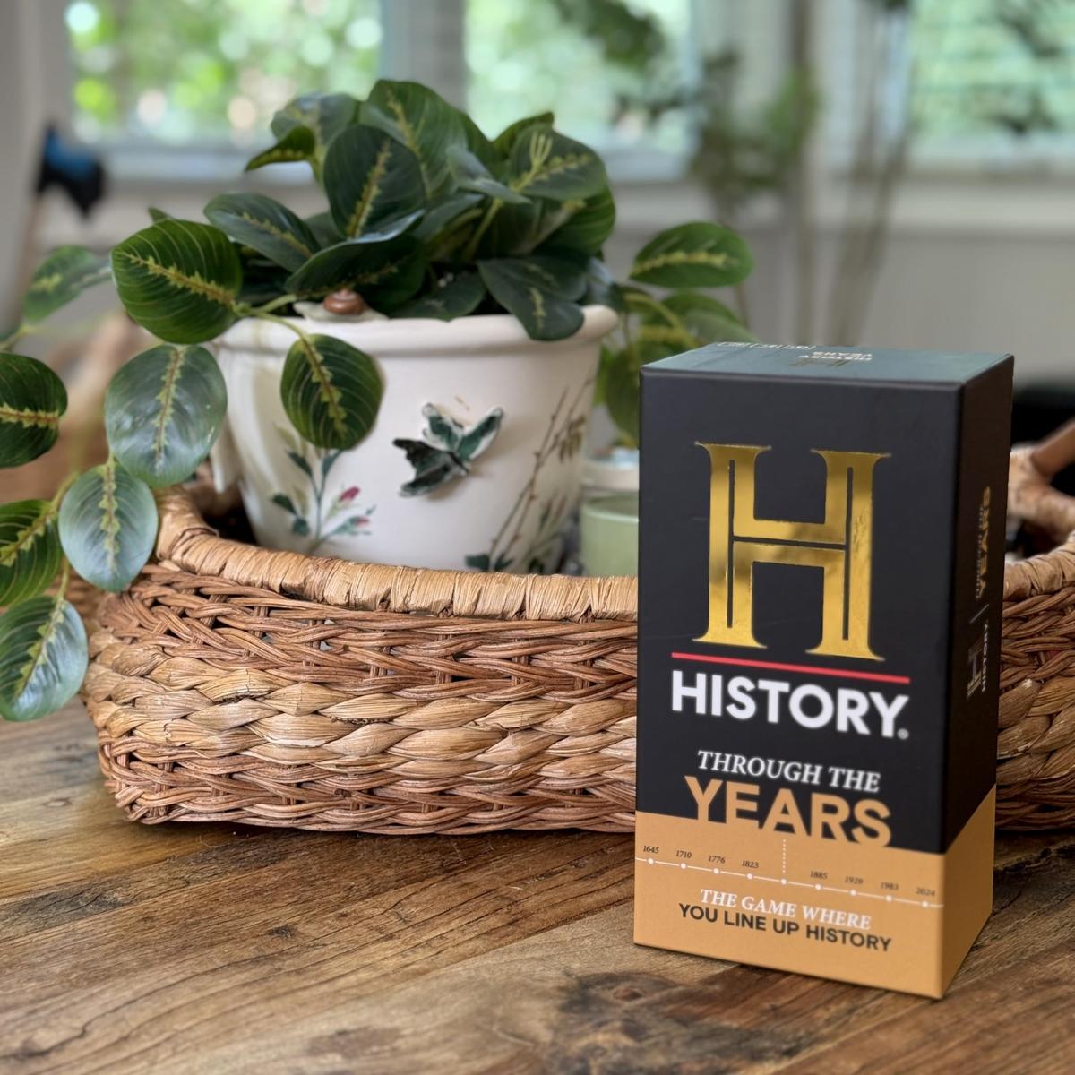 History Channel Co-branded 2-in-1 Card Board Game, an All-age General Knowledge Trivia Game, a Must-have for Family Gatherings & Friends' Parties
