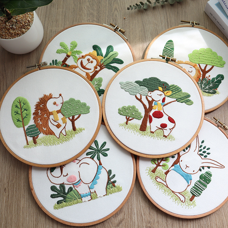 DIY Embroidery Kit — Cartoon Animal Designs, Multiple Styles Available.Includes Wooden Frame and Complete Set of Tools, Perfect Valentine’s Day Gift, Plus Free Embroidery Tutorials