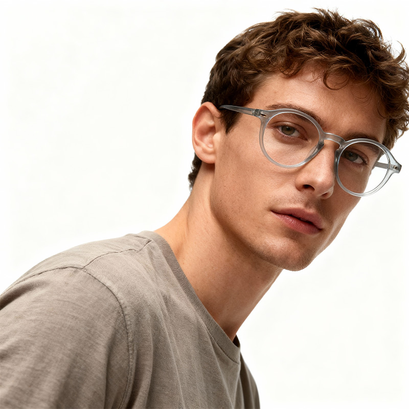 Minimalist everyday comfort