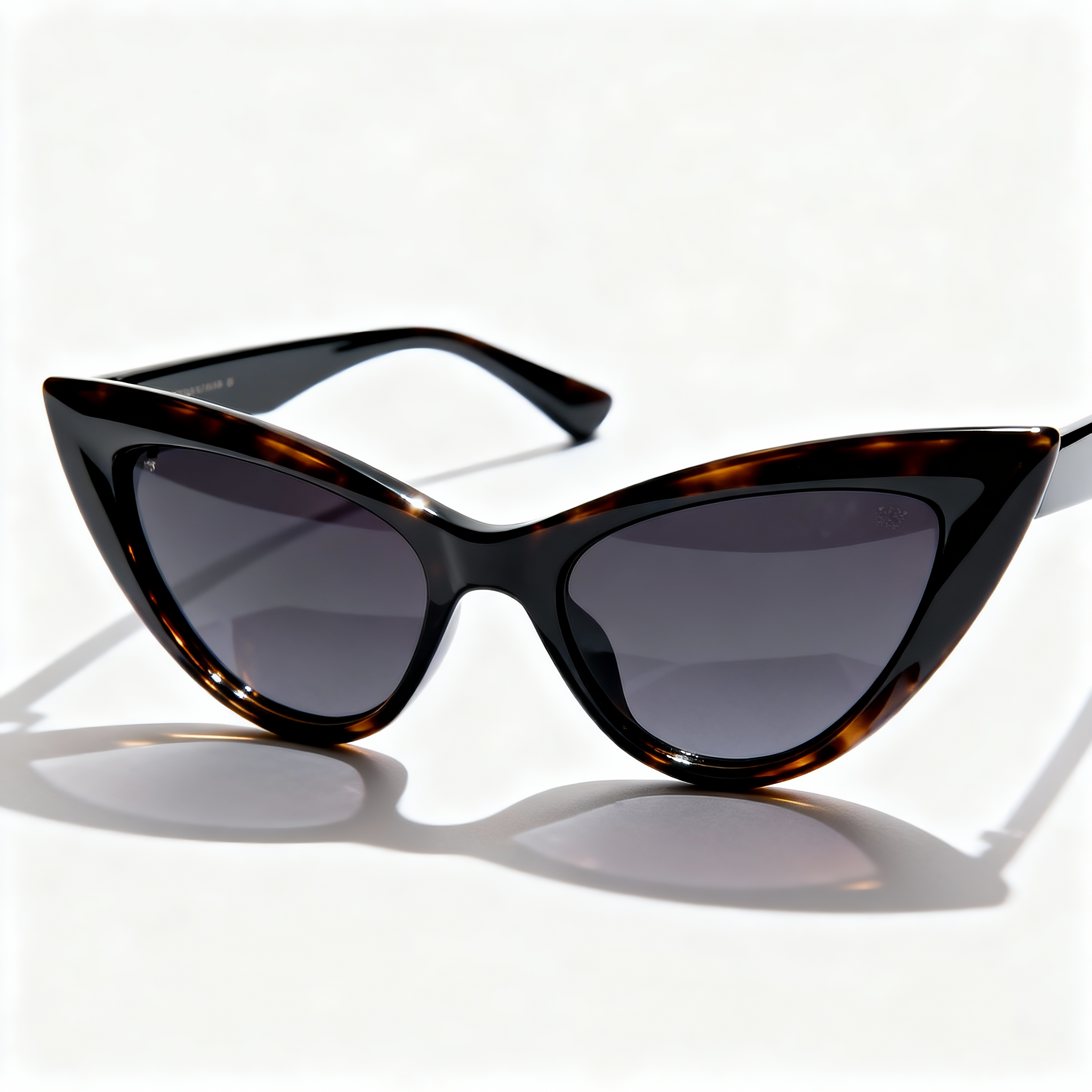 Cat-eye style sunglasses