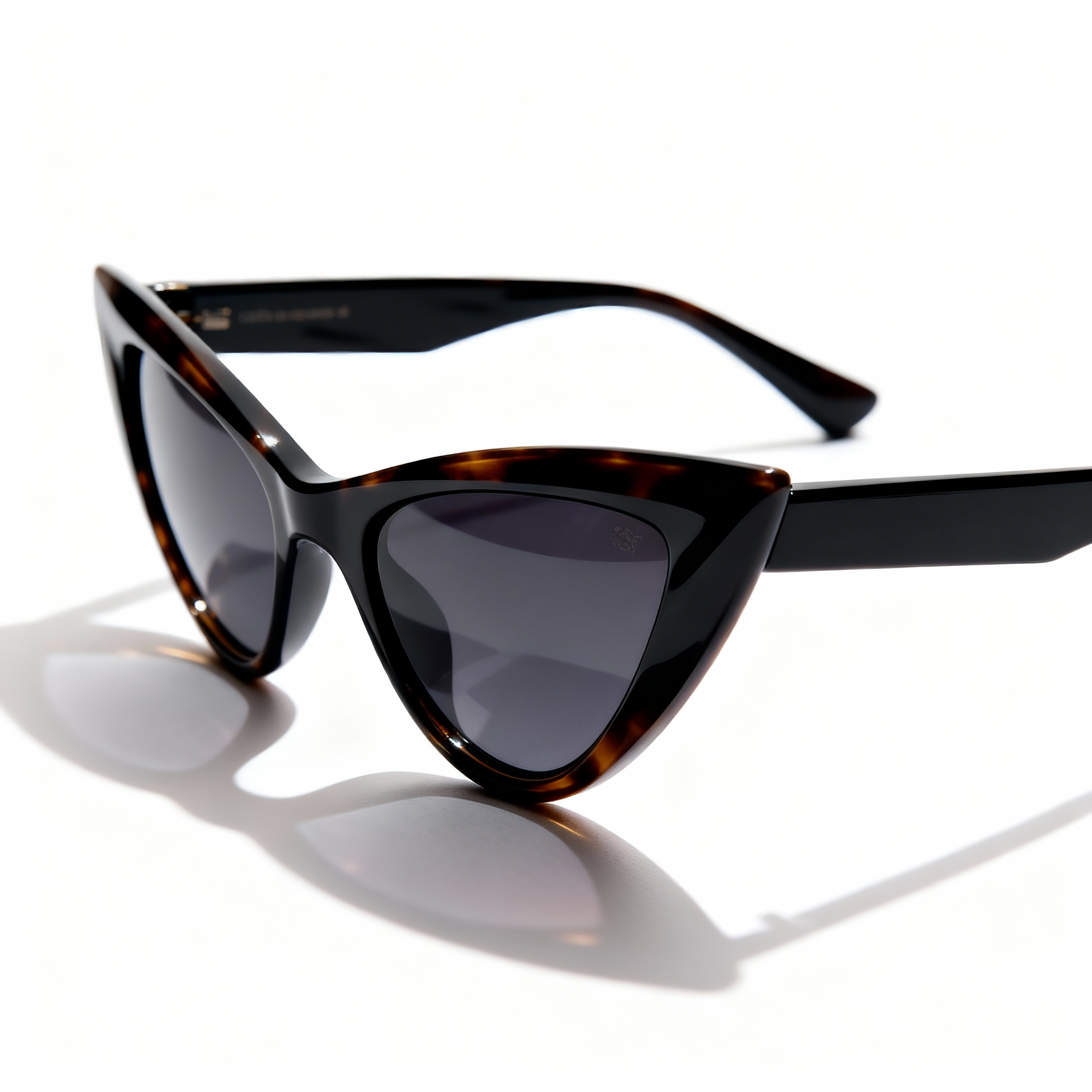 Cat-eye style sunglasses