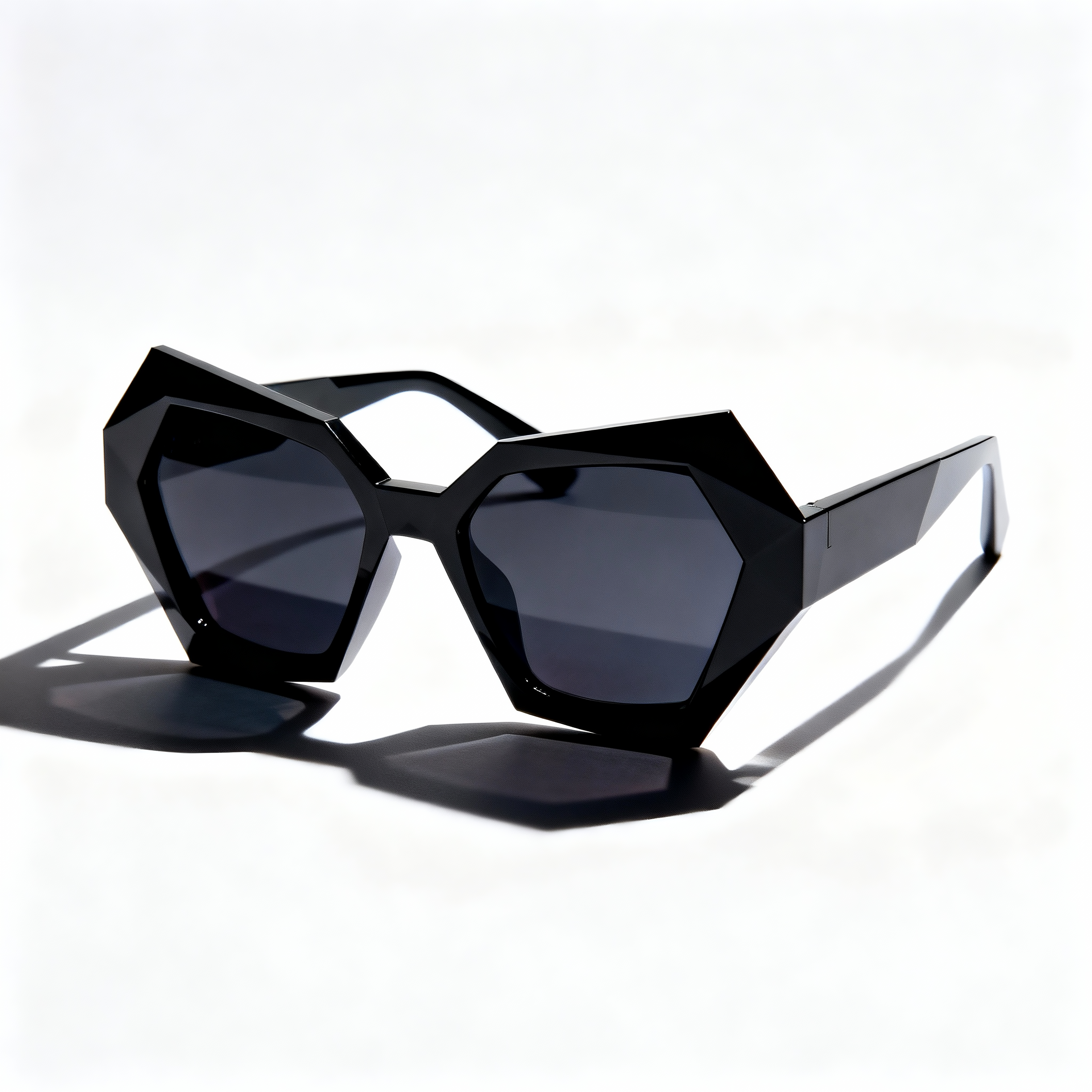 Geometric irregular sunglasses
