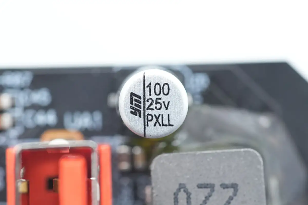 YMIN永铭 25V100μF