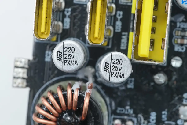 YMIN永铭 25V220μF