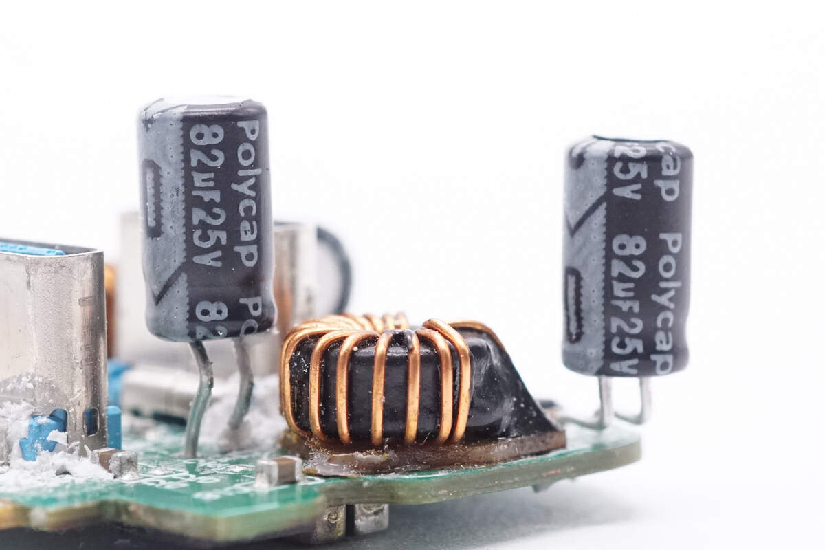 Polycap 柏瑞凯 82μF25V