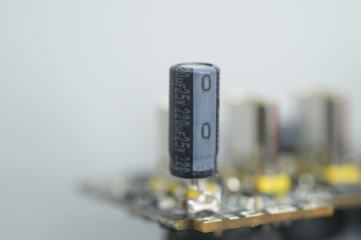 YMIN永铭 25V220μF