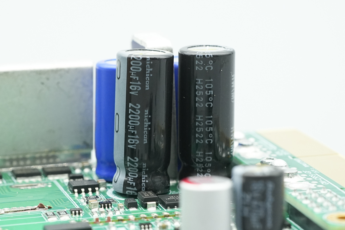 nichicon尼吉康 2200μF16V