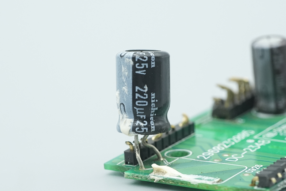 nichicon尼吉康 220μF25V