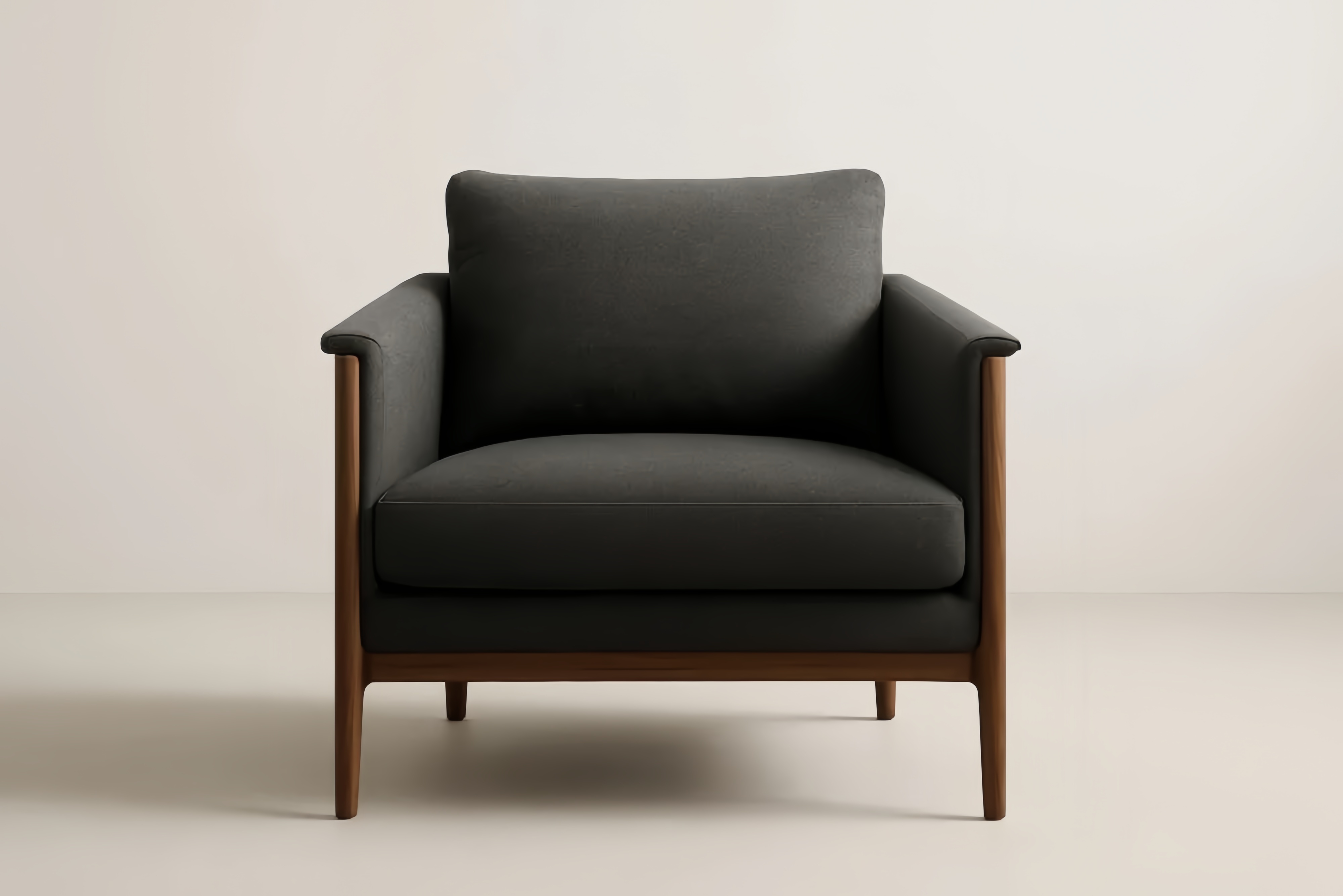 Poltrona in tessuto grigio con struttura in legno