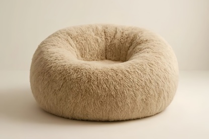 Poltrona a sacco rotonda in peluche beige