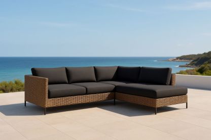 Divano a forma di L da esterno in rattan e tessuto nero, con cuscini-Levorinta