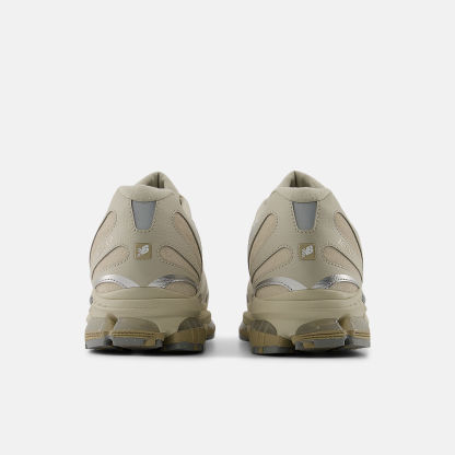 NeTHEw BaTHElance 1890 Sneaker