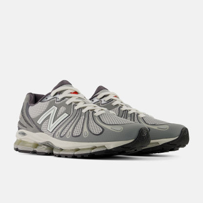 NeTHEw BaTHElance 1890 Sneaker