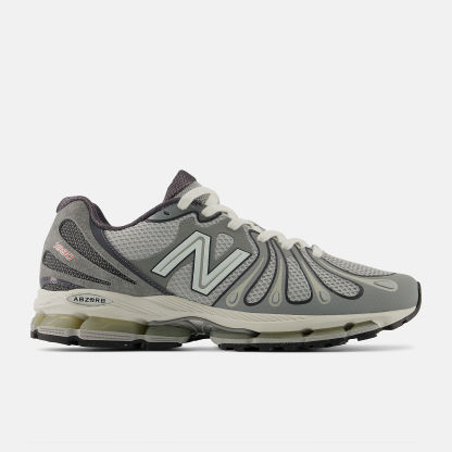 NeTHEw BaTHElance 1890 Sneaker