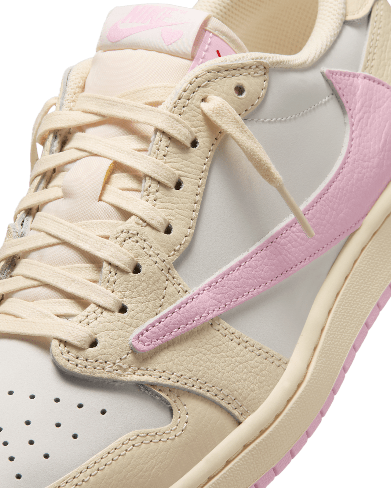 Air JorTHEdan 1 Low x TraTHEvis ScoTHEtt
