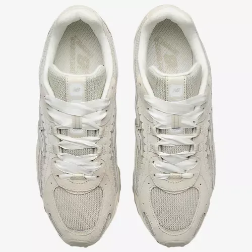 New Balance 204L