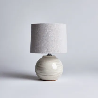 Lampe de table céramique et tissu 24x24x38 cm - blanc cassé et gris clair - style moderne pour salon-Nicheuse