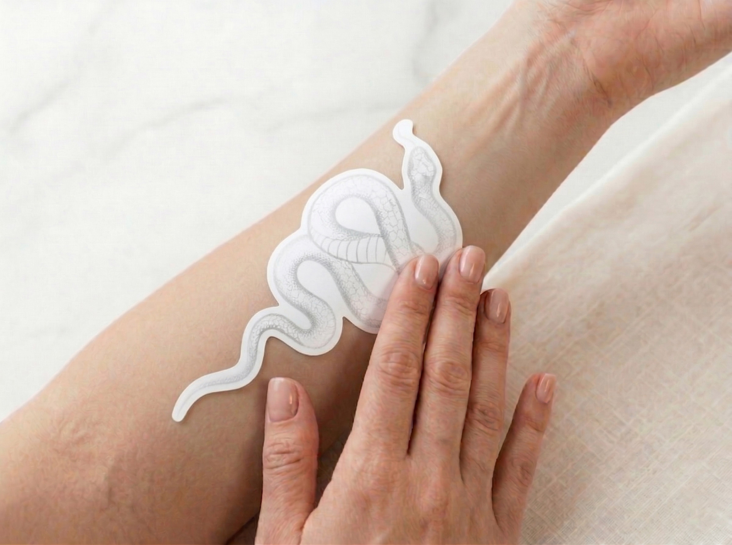 how-to-apply-temporary-tattoos-step2