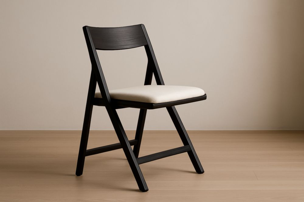 Chaise pliante en bois noir avec assise en tissu beige