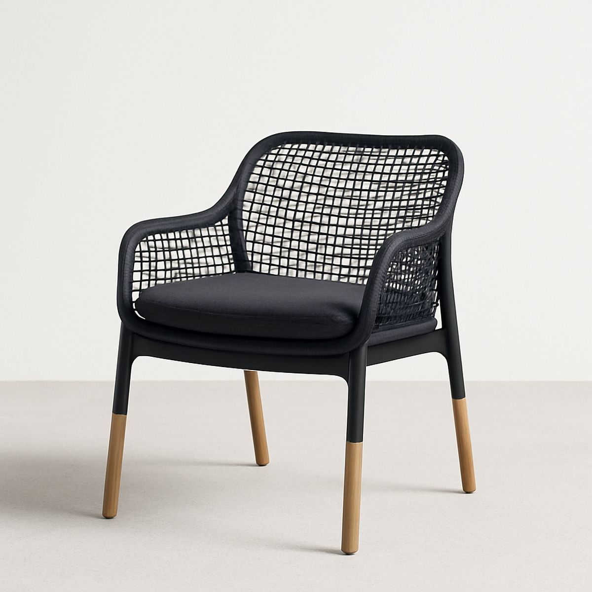 Stuhl mit Kunststoffgeflecht und Holzbeinen Schwarz