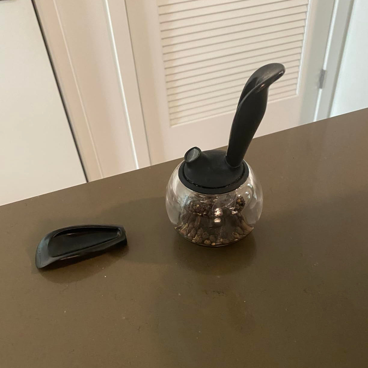 Handheld Pepper Grinder – Coarse Grind with One-Handed Operation